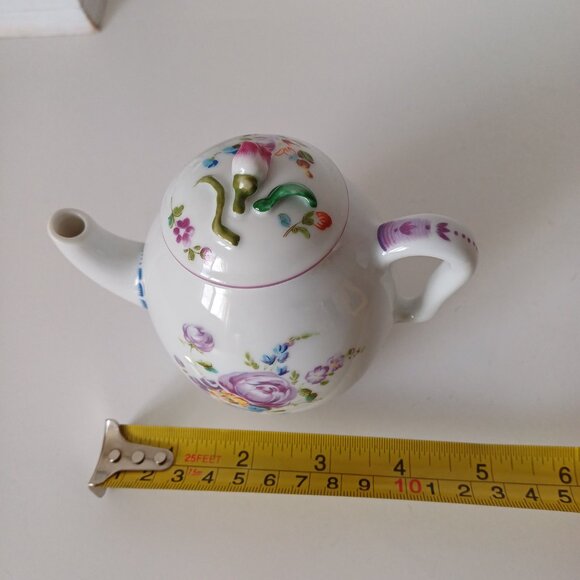 Beautiful 1985 Franklin Mint MENNECY Fine Porcelain Floral Mini Teapot - Picture 11 of 16